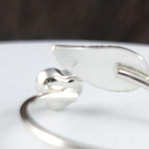 .950 Sterling Silver Wing and Black Stone Heart Ring - Picture 2 of 3